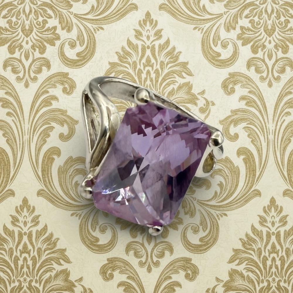 Emerald cut Purple Quartz size 6 stamped FD in cursive W:19.85